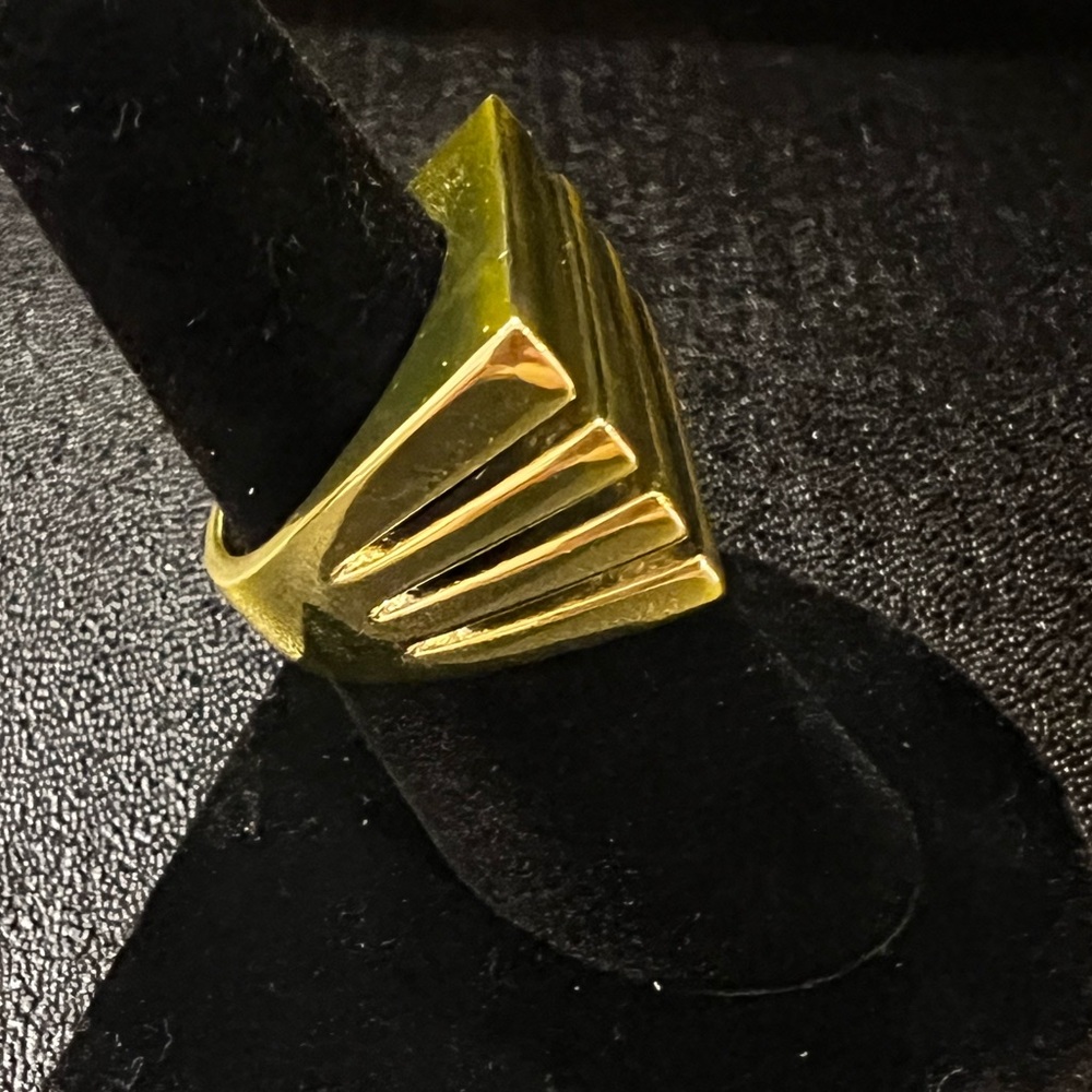Elegant Gold Women's Ring - Picture 2 of 6